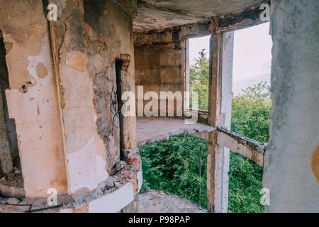 Die Ruinen von bistrik Turm, ursprünglich ein österreichisch-ungarischen Festung, wurde dann der Čolina Kapa Sternwarte, auf dem Berg Trebević, Sarajevo Stockfoto