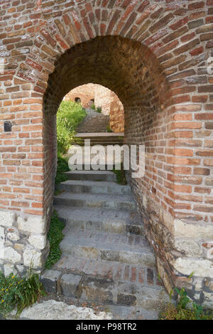 Stein Tore in der Belgrader Festung in Serbien im Frühjahr Stockfoto