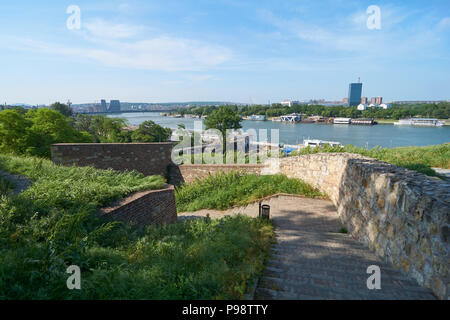 Belgrad, Serbien - Mai 03, 2018: Morgen Blick auf Fluss Sava und Belgrad von der Belgrader Festung Stockfoto