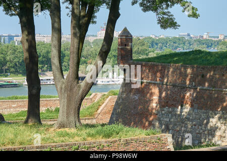 Belgrad, Serbien - Mai 03, 2018: Morgen Blick auf Fluss Sava und Belgrad von der Belgrader Festung Stockfoto