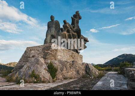 Grahovo Memorial Park und Skulpturen, die Einheimischen, die, geführt von Savo Kovačević, die Stadt gegen österreichisch-deutschen Besatzung im Jahr 1941 verteidigte Gedenken Stockfoto