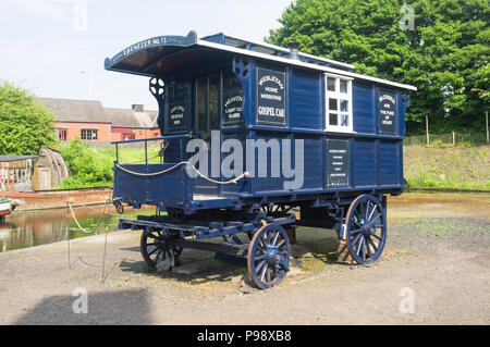 Alte Pferd gezogen Wagen für Wesleyan home Missionen Evangelium Auto. Black Country Living Museum, Dudley GROSSBRITANNIEN Stockfoto
