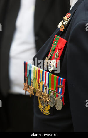 Eine Reihe von Service, Medaillen zu Blazer ist ein alter Soldat de verstiftet Stockfoto