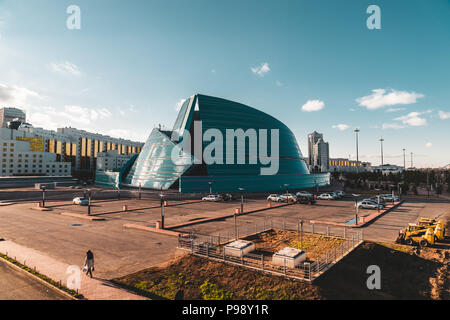 Astana, Kasachstan - Juli 2018: in das administrative Zentrum befindet sich in der architektonischen Gestaltung einzigartig, das größte Konzert der Kapitalstruktur Stockfoto