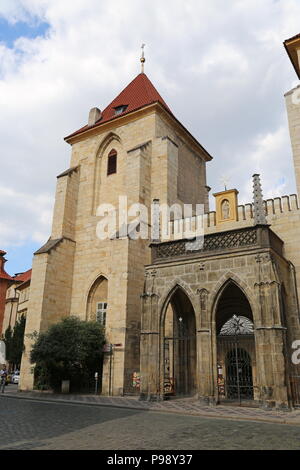 Kirche der Jungfrau Maria unter der Kette, Lázeňská, Malá Strana (Kleinseite), Prag, Tschechien (Tschechische Republik), Europa Stockfoto