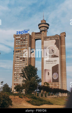Western City Gate/Genex Tower, eines der bekannteren Beispiele für 60s/70s brutalist Architecture in Belgrad, Serbien Stockfoto