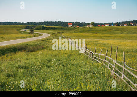 Die schöne Landschaft in Bosnien und Herzegowina an einem sonnigen Nachmittag Stockfoto