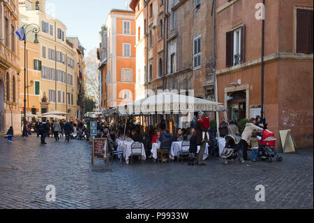 Europa. Italien, Rom, Restaurants und Trattorien im jüdischen Ghetto. Via Portico D'Ottavia Stockfoto