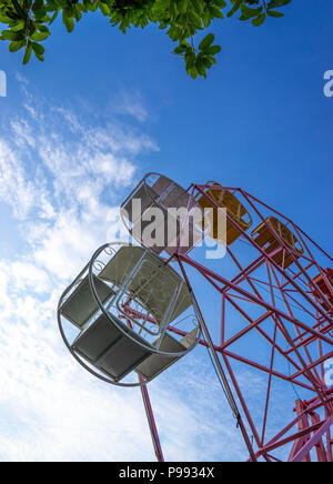 Close up Teil von Pastell Riesenrad auf blauen Himmel Stockfoto