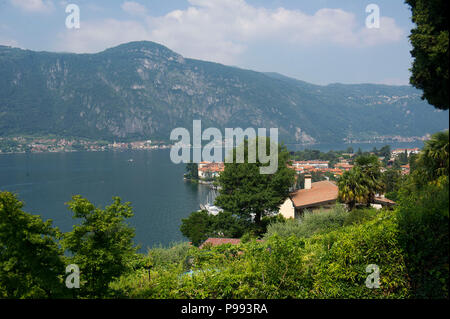 Italien, Lombardei, Abbadia Lariana, Blick auf den Comer See von der Kirche S. Giorgio di Crebbio. Stockfoto