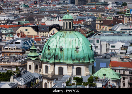 Barocke Kuppel der St. Peter's Church - Peterskirche in Wien, Österreich Stockfoto