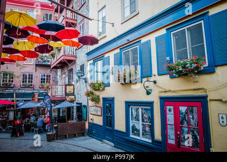 Bunte sonnenschirme Außendekoration untere Stadt Quebec City Kanada Stockfoto