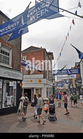 Cowes High Street während der Woche 2013 Cowes, Isle of Wight, Großbritannien Stockfoto