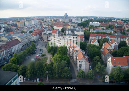 Plac Orla Bialego (White Eagle Square) und neue Gebäude der Filharmonia im. Karłowicza Mieczysława w Szczecinie (Mieczyslaw Karlowicz Philharmonic Orch. Stockfoto