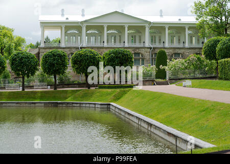 Russland. Sankt Petersburg. Tsarskoye Selo Puschkin. Cameron ist eine Galerie in Catherine Park an einem sonnigen Sommertag. Stockfoto