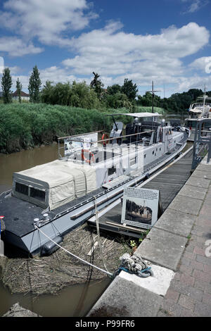 USN-P22 patrol Boot vertäut am Fluss Stour an, Sandwich, Kent, England Großbritannien Stockfoto