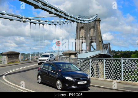 Südende der Menai Bridge überspannt die Menai Strait, Wales, Vereinigtes Königreich, Europa Stockfoto