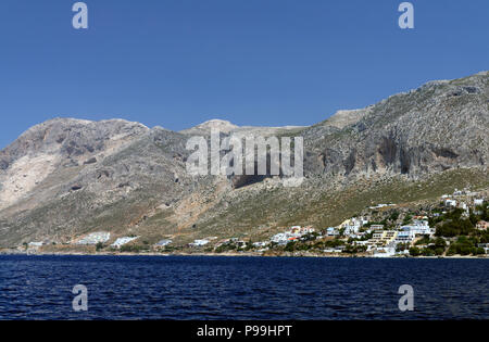 Blick auf die Insel Telendos von Kalymnos, Dodekanes, Griechenland. Stockfoto