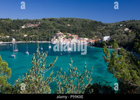 Die hübsche kleine Harbourside Dorf Lakka, Paxos, Griechenland Stockfoto