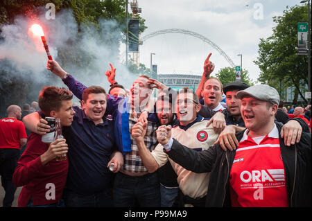 Wembley, London, UK. 29. Mai 2016. Barnsley und Millwall fans Ankommen im Wembley Stadium im guten Geist für die Liga eine Play-off-Finale. Im Bild: Stockfoto