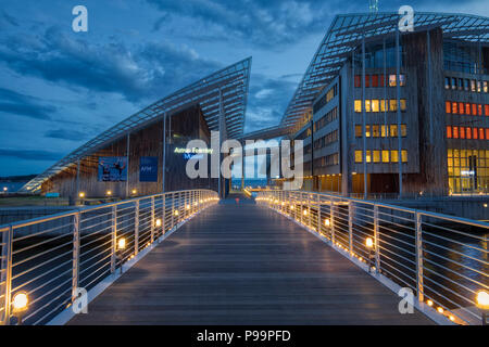 OSLO, Norwegen - 26 April 2018: Der Astrup Fearnley Museum für Moderne Kunst in der blauen Stunde. Es ist eine privat besessene Galerie für Zeitgenössische Kunst in Oslo, Keine Stockfoto