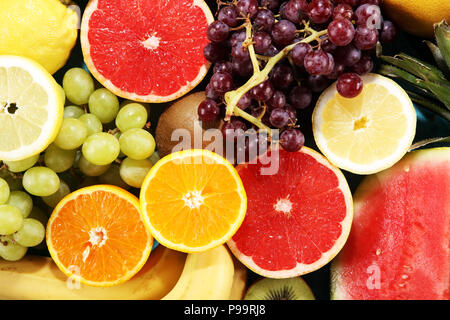 Frisches Bio-obst Hintergrund. Gesunde Ernährung Konzept. Flach. Stockfoto