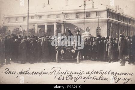 Die Tage der Revolution. Eine festgenommene Person ist der Duma gebracht. Museum: Staatliche Russische Film und Foto Archiv, Krasnogorsk. Stockfoto