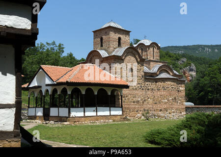 Herrliche Aussicht auf den mittelalterlichen Poganovo Kloster des Hl. Johannes des Theologen, Serbien Stockfoto