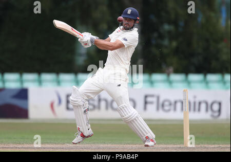 England Löwen Batsman Alastair Koch in Aktion während der internationalen Tour Gleiches an Blackfinch neue Straße, Worcester Stockfoto