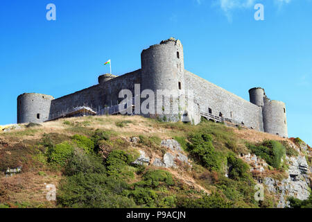 Harlech Castle in Harlech, Wales, ist eine mittelalterliche Festung gebaut von Edward I während seiner Invasion von Wales zwischen 1282 und 1289. Stockfoto