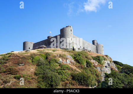 Harlech Castle in Harlech, Wales, ist eine mittelalterliche Festung gebaut von Edward I während seiner Invasion von Wales zwischen 1282 und 1289. Stockfoto