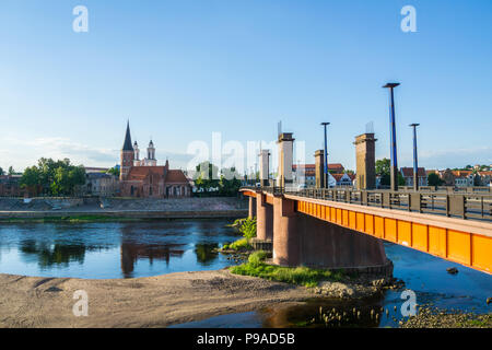 Litauen, Vytautas Kirche und Brücke in Kaunas Licht Stockfoto