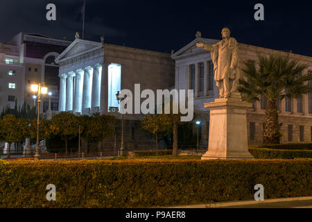 Nacht Panorama der nationalen Bibliothek von Athen, Attika, Griechenland Stockfoto