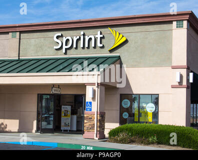 SALINAS, CA/USA, 8. April 2104: Sprint store Exterieur. Sprint ist ein United Holding, Telekommunikationsunternehmen. Stockfoto