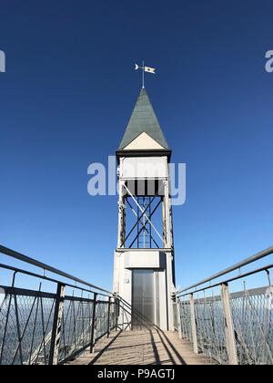 Hammetschwand Lift mit blauem Himmel Europas höchster freistehender Aufzug in der Nähe von Luzern Schweiz iconic Anzeigen Stockfoto