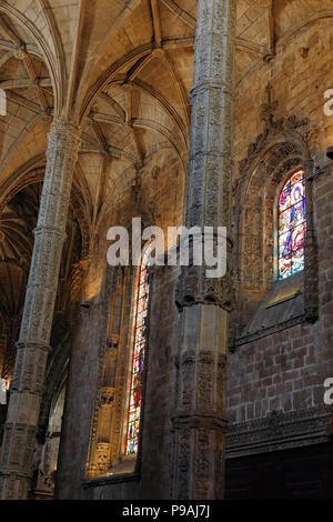 Lissabon, Portugal - 5. März 2014: Decke und Spalten Details des Kloster Jeronimos Stockfoto