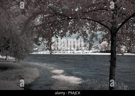 Mittelalterliche Stadt Ponte de Lima, romantischen Fluss Lima im Norden Portugals, auf einem Markt, der Tag. Farben Infrarot. Stockfoto