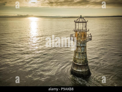 Ein Luftbild von Whiteford Leuchtturm bei Sonnenuntergang. Jetzt stillgelegten abgesehen davon, dass es ein großer Rest Stop für die lokale Kormorane. Stockfoto