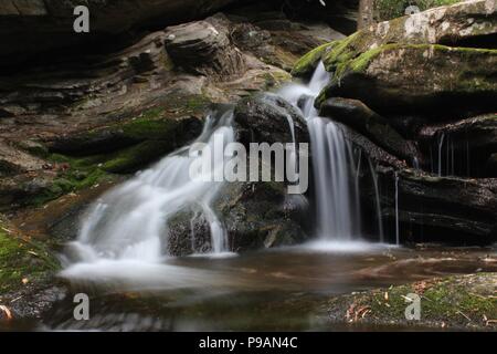 Langzeitbelichtung Wasserfall Stockfoto