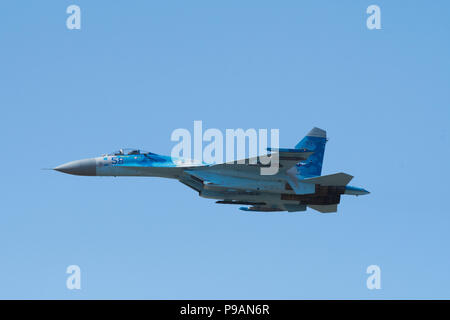 Das Royal International Air Tattoo, RAF Fairford, Gloucestershire, UK. 15. Juli 2018. P Su 27 Flanker, ukrainische Luftwaffe, unterhält die Massen. Stockfoto