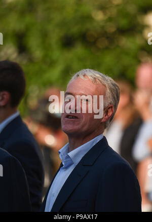 Paris, Frankreich. 16. Juli 2018. Französische Fußball-Trainer Didier Deschamps kommt an der Präsidentschaftswahlen Elysee Palace im Zuge von Frankreichs WM-Sieg. Le sŽlectionneur de l'Equipe de France Didier Deschamps kommen au Palais de l'Elysee apres la Victoire de la France en Coupe du Monde. *** Frankreich/KEINE VERKÄUFE IN DEN FRANZÖSISCHEN MEDIEN *** Credit: Idealink Fotografie/Alamy leben Nachrichten Stockfoto