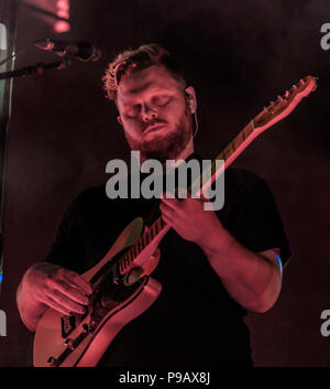 Joe Newman von Alt-J live auf der Bühne am Obelisk Latitude Festival, henham Park, Suffolk, England, 15. Juli 2018 Stockfoto