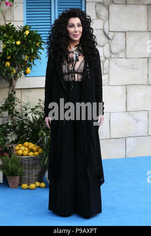 London, Großbritannien. 16. Juli 2018. Cher besucht die Weltpremiere von "Mamma Mia! Hier gehen wir wieder an den Eventim Apollo Credit: Mario Mitsis/Alamy Leben Nachrichten gehalten Stockfoto