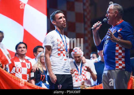 Zagreb, Kroatien. 16. Juli 2018. Begrüßungszeremonie der Kroatischen Fußball-Nationalmannschaft, 2. Platz gewonnen, Silber Medaille auf der FIFA Fußball-Weltmeisterschaft 2018 auf Platz Ban Jelacic in Zagreb, Kroatien. Josip Pivaric auf der Bühne. Credit: Goran Jakuš/Alamy leben Nachrichten Stockfoto