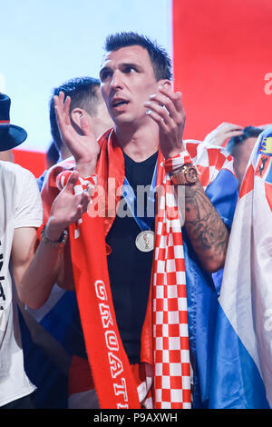 Zagreb, Kroatien. 16. Juli 2018. Begrüßungszeremonie der Kroatischen Fußball-Nationalmannschaft, 2. Platz gewonnen, Silber Medaille auf der FIFA Fußball-Weltmeisterschaft 2018 auf Platz Ban Jelacic in Zagreb, Kroatien. Mario Mandzukic auf der Bühne. Credit: Goran Jakuš/Alamy leben Nachrichten Stockfoto