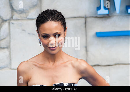 London, Großbritannien. 16. Juli 2018. Thandie Newton kommt für die Welt Film Premiere von 'Mamma Mia! Hier gehen wir wieder' bei Eventim Apollo Hammersmith in London. Credit: Wiktor Szymanowicz/Alamy leben Nachrichten Stockfoto