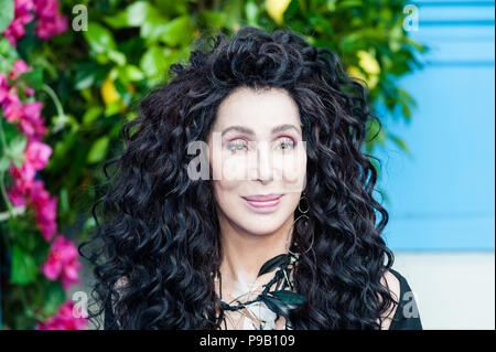 London, Großbritannien. 16. Juli 2018. Cher kommt für die Welt Film Premiere von 'Mamma Mia! Hier gehen wir wieder' bei Eventim Apollo Hammersmith in London. Credit: Wiktor Szymanowicz/Alamy leben Nachrichten Stockfoto