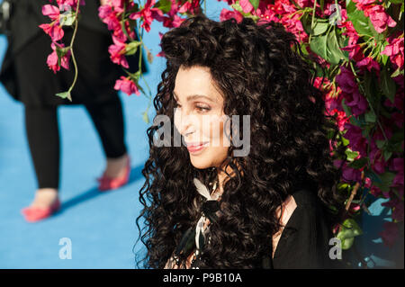 London, Großbritannien. 16. Juli 2018. Cher kommt für die Welt Film Premiere von 'Mamma Mia! Hier gehen wir wieder' bei Eventim Apollo Hammersmith in London. Credit: Wiktor Szymanowicz/Alamy leben Nachrichten Stockfoto