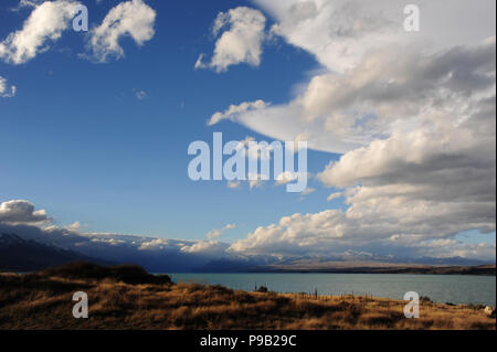 17. 20 Apr, 2018. Lake Pukaki in der Region Mount Cook auf der südlichen Halbinsel von Neuseeland, im April 2018 | Verwendung der weltweiten Kredit aufgezeichnet: dpa/Alamy leben Nachrichten Stockfoto