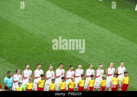 Moskau, Russland. Am 15. Juli 2018. Kroatien team Gruppe Line-up (CRO), Kroatien die Spieler die Nationalhymne vor dem FIFA WM Russland 2018 Finale zwischen Frankreich 4-2 Kroatien bei Luzhniki Stadion in Moskau, Russland, 15. Juli 2018 singen. Credit: kenzaburo Matsuoka/LBA/Alamy leben Nachrichten Stockfoto